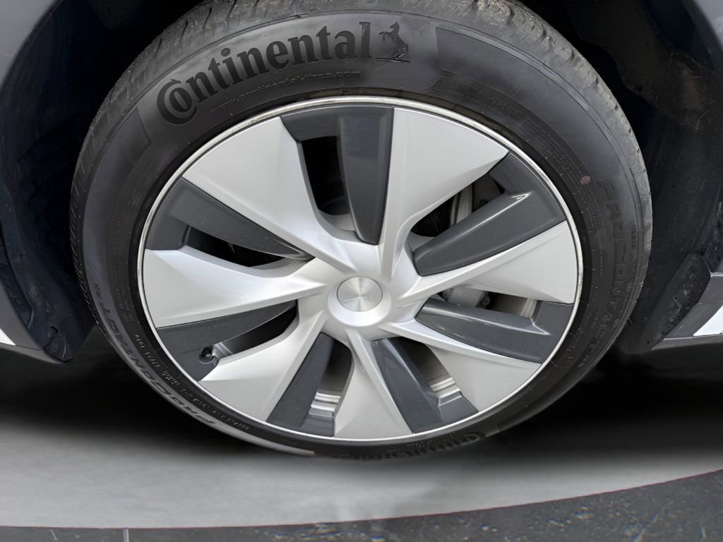 Used 2023 Tesla Model Y Long Range image 7