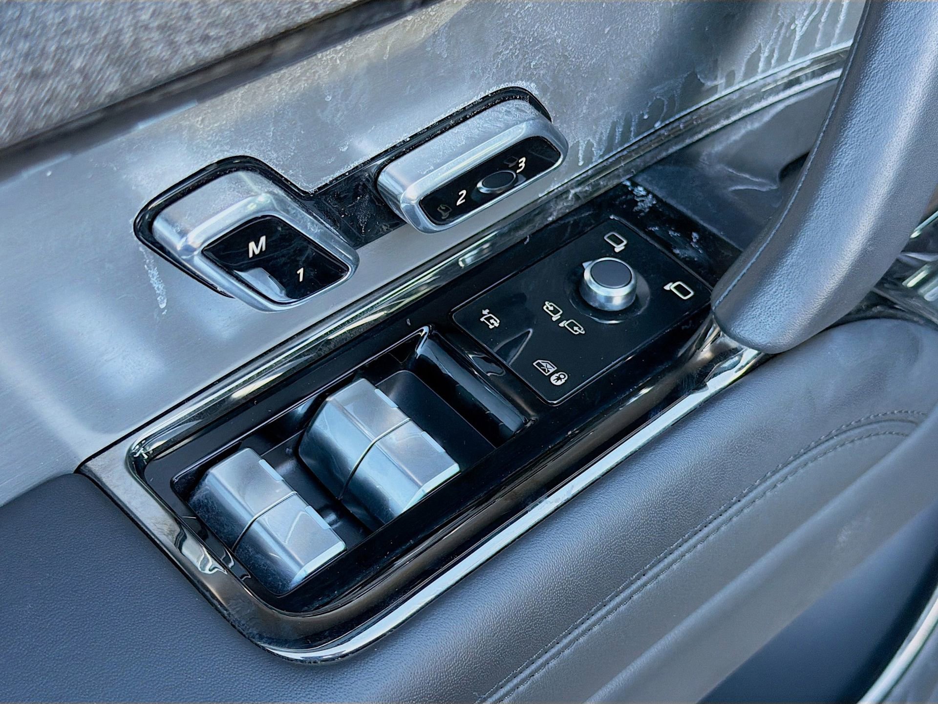 Used 2024 Land Rover Range Rover Sport SE image 25