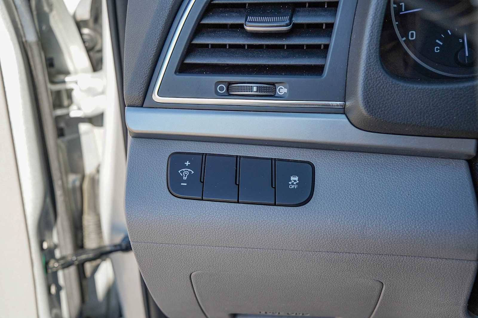 Used 2017 Hyundai Elantra SE image 21