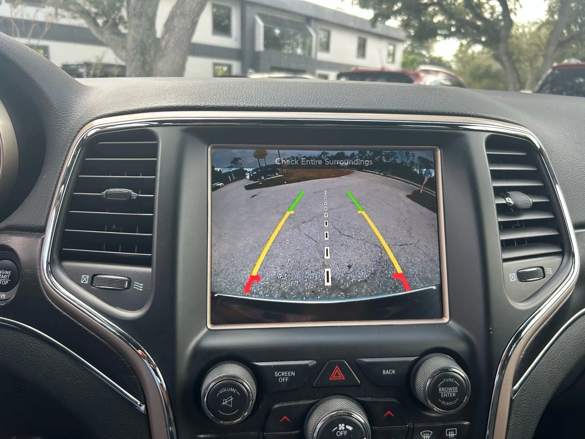 Used 2017 Jeep Grand Cherokee Limited image 18