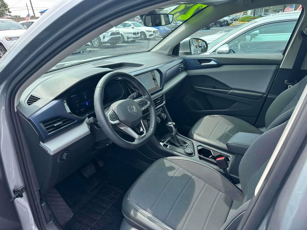 Used 2023 Volkswagen Taos SE w/ Panoramic Sunroof Package AWD/4WD image 15