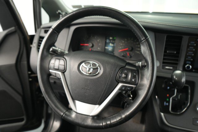 Used 2020 Toyota Sienna SE FWD image 39
