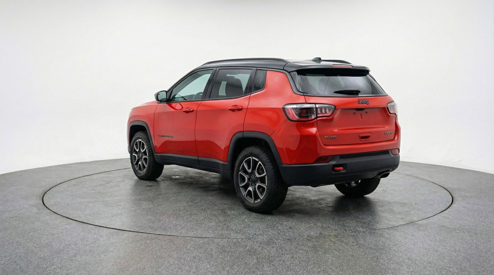 Used 2025 Jeep Compass Trailhawk image 5