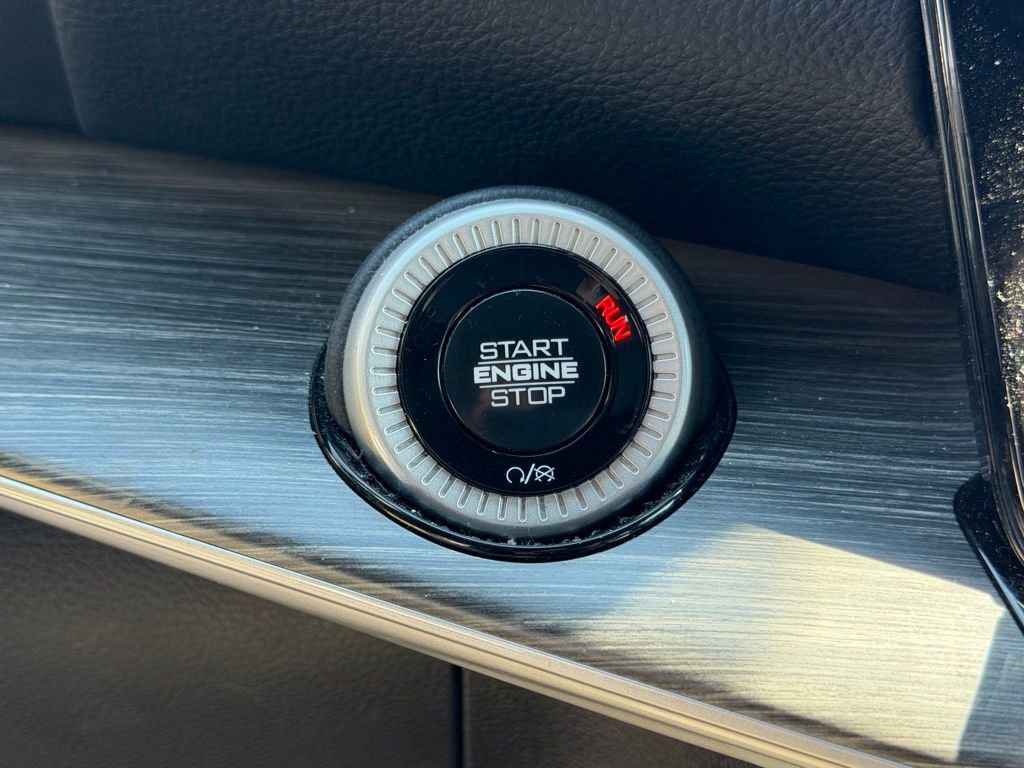 Certified 2024 Jeep Wagoneer Series III image 30