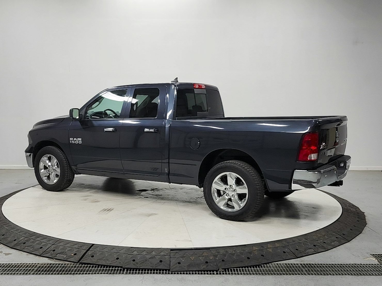 Used 2018 RAM 1500 SLT AWD/4WD image 5