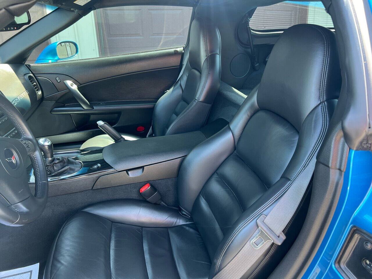 Used 2010 Chevrolet Corvette Coupe w/ 1LT RWD image 26