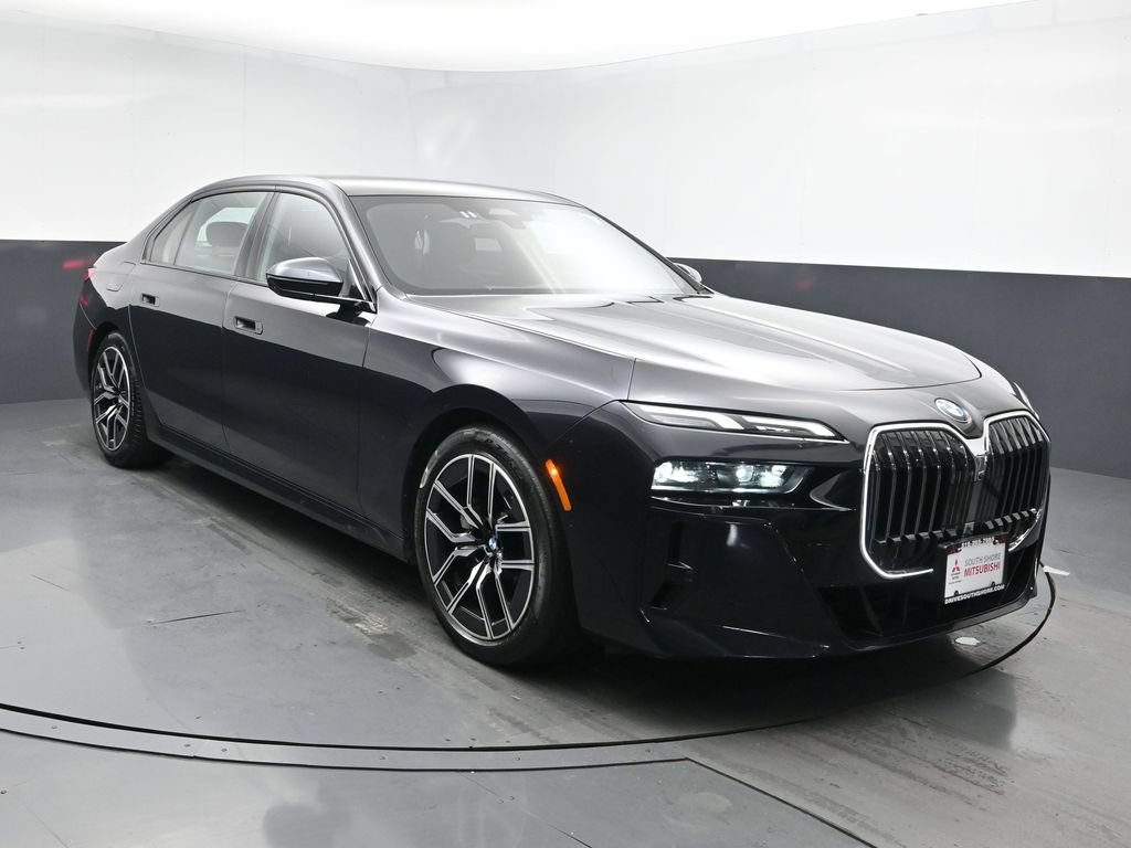 Used 2025 BMW 740i xDrive AWD/4WD image 2