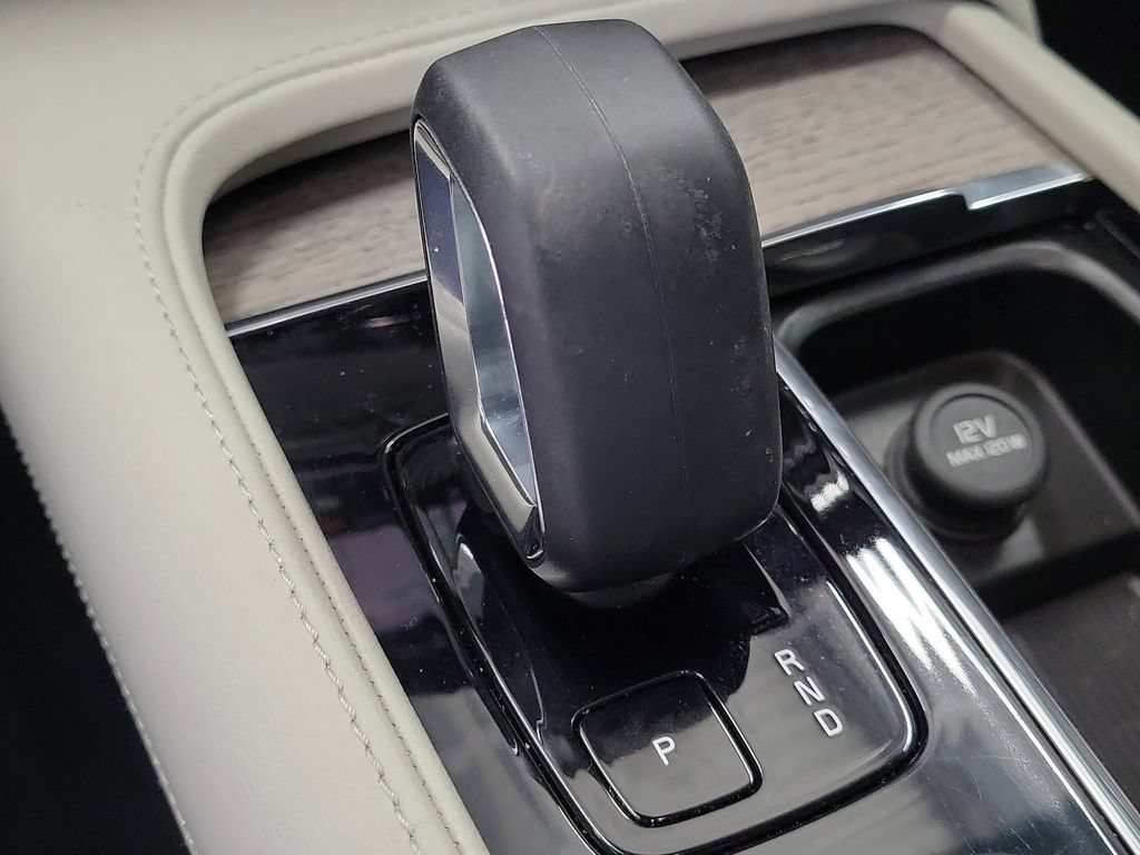 Used 2023 Volvo S90 B6 Plus AWD/4WD image 32