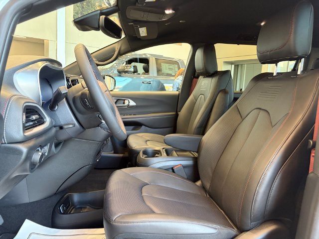 New 2027 Chrysler Pacifica Select FWD image 13