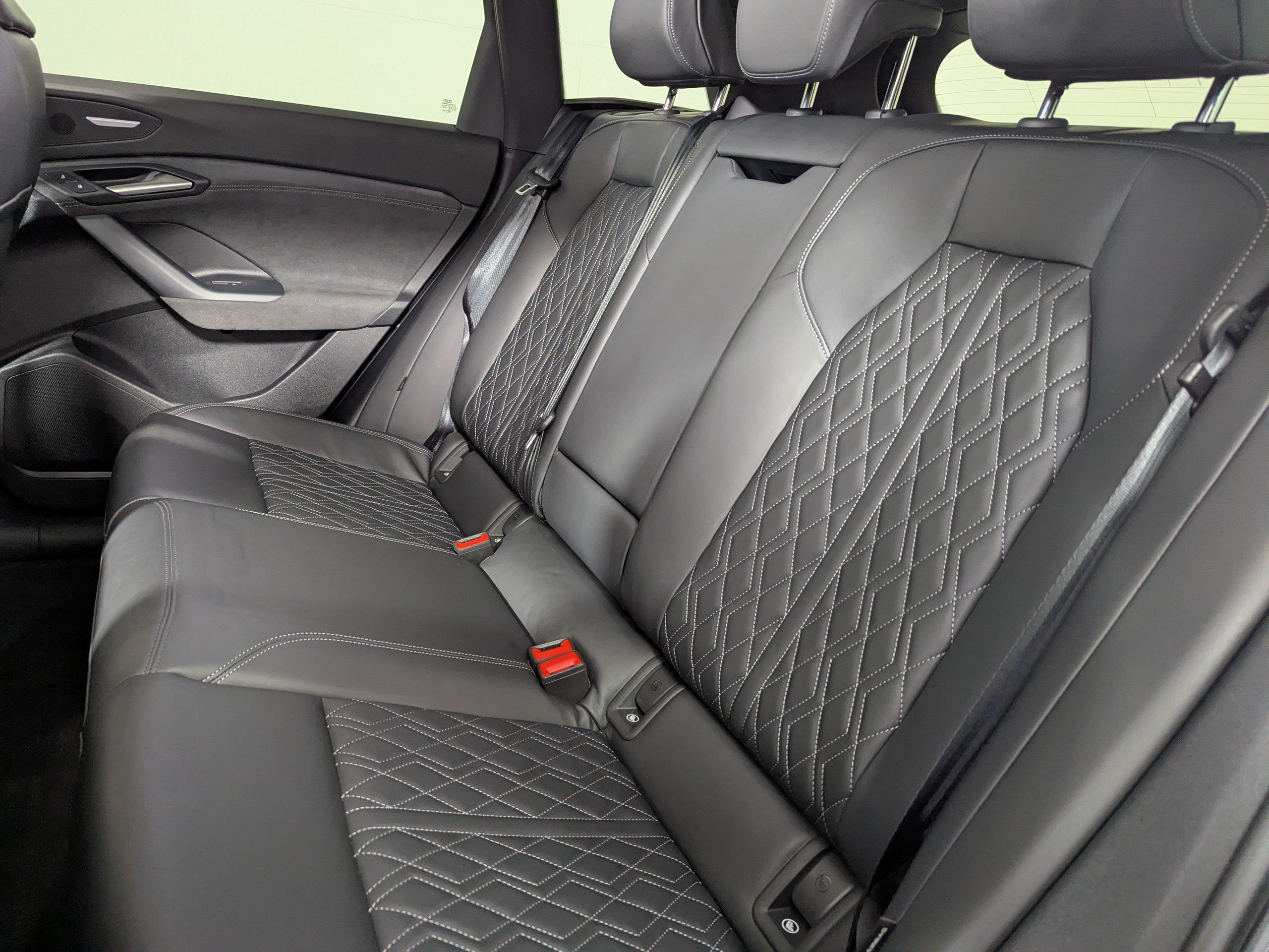 Certified 2025 Audi SQ6 e-tron Prestige AWD/4WD image 26