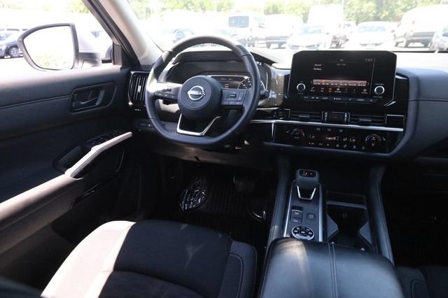 Certified 2025 Nissan Pathfinder SV AWD/4WD image 23