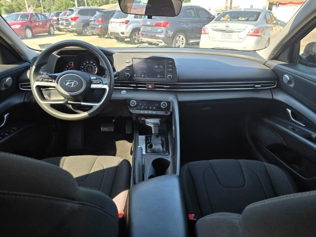 Used 2021 Hyundai Elantra SEL image 15