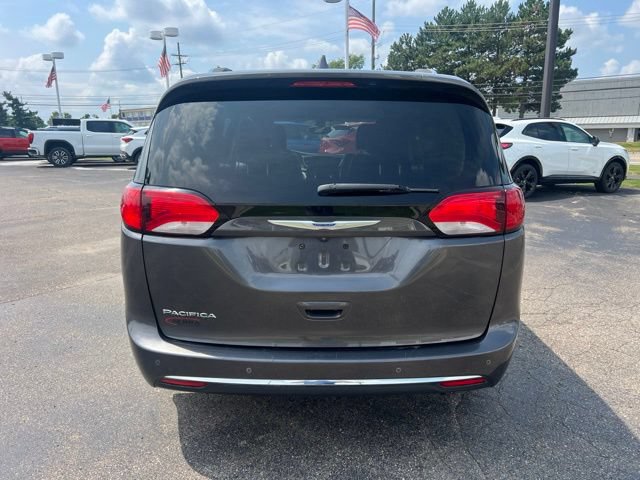 Used 2018 Chrysler Pacifica Touring-L Plus FWD image 6