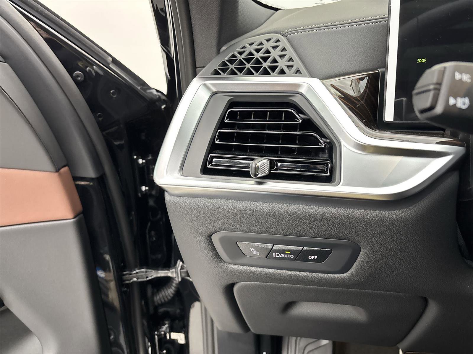 New 2026 BMW X6 xDrive40i AWD/4WD image 31