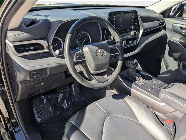 Used 2022 Toyota Highlander XLE image 9