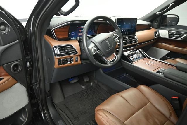 Used 2023 Lincoln Navigator Reserve AWD/4WD image 9