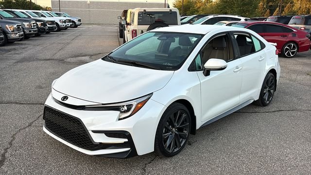 Used 2026 Toyota Corolla SE FWD image 3