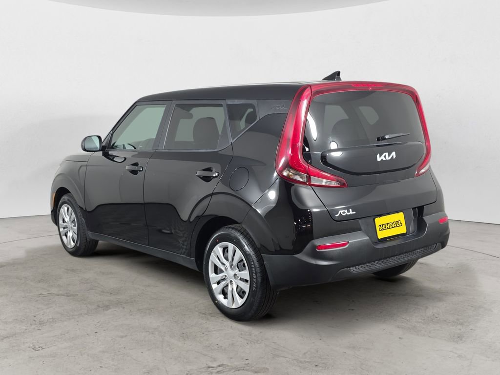 Used 2022 Kia Soul LX image 3