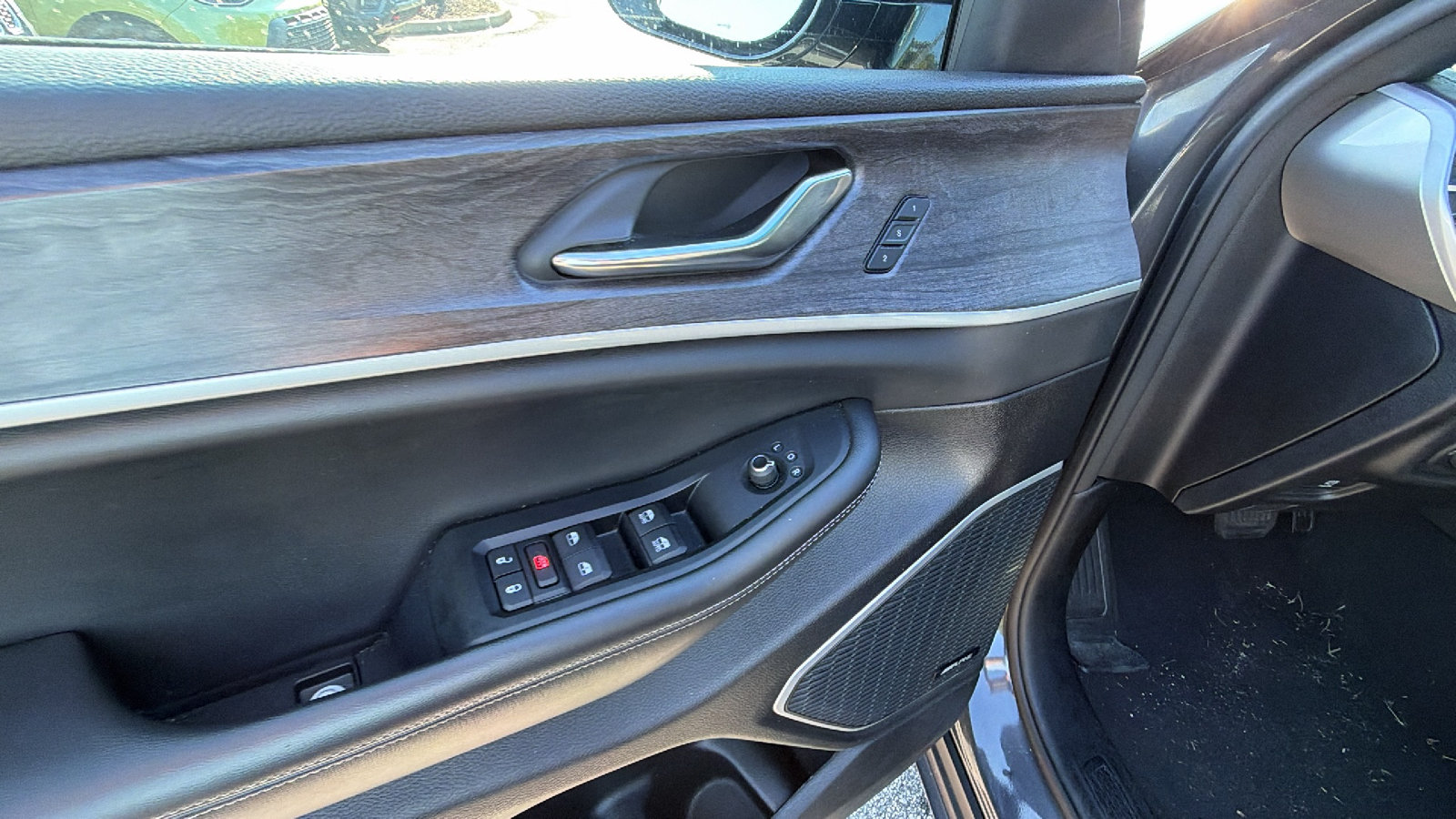 Used 2024 Jeep Grand Cherokee Limited 4xe AWD/4WD image 15
