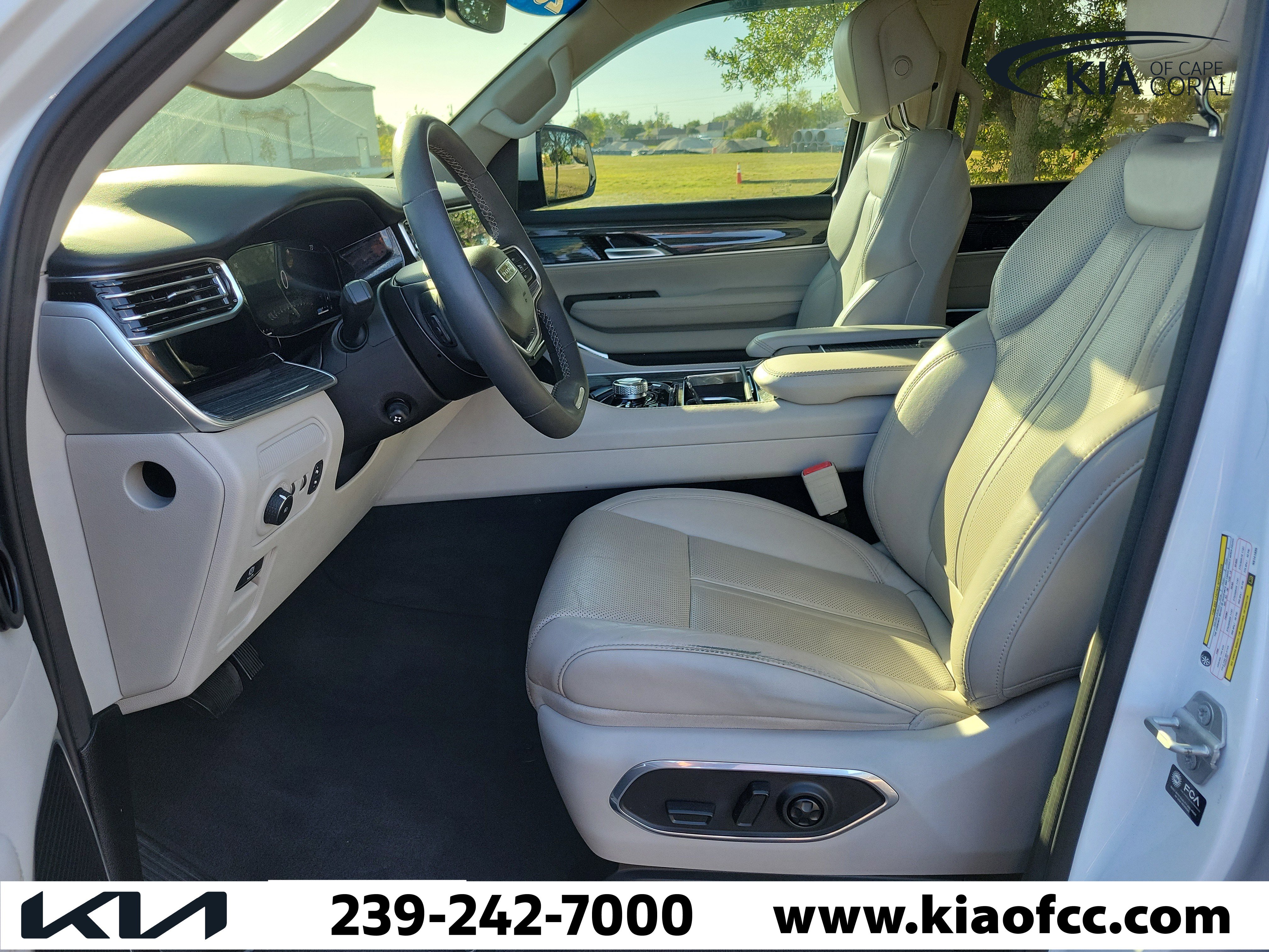 Used 2022 Jeep Wagoneer Series III w/ Flexible Seating Group image 24