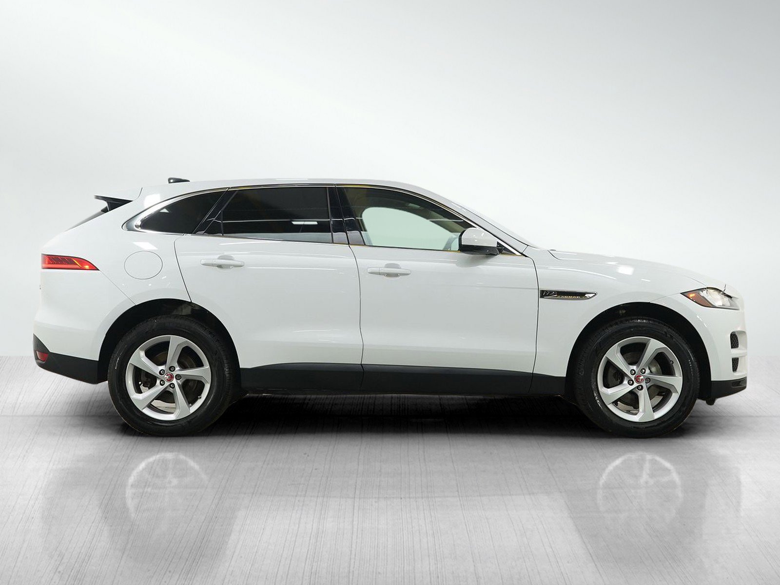 Used 2020 Jaguar F-PACE Premium image 6