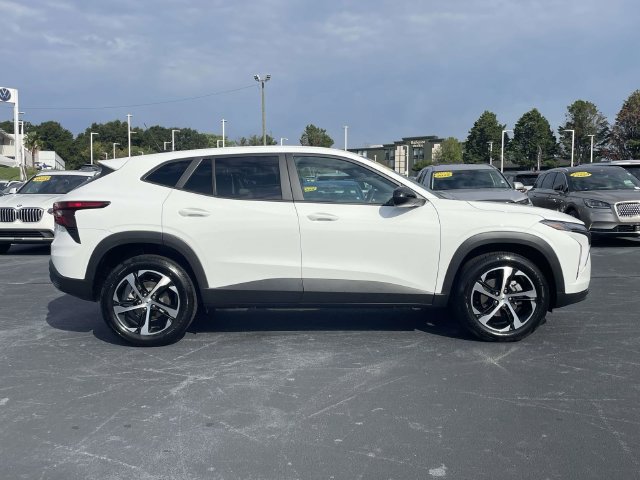 Used 2025 Chevrolet Trax RS w/ Driver Confidence Package FWD image 8