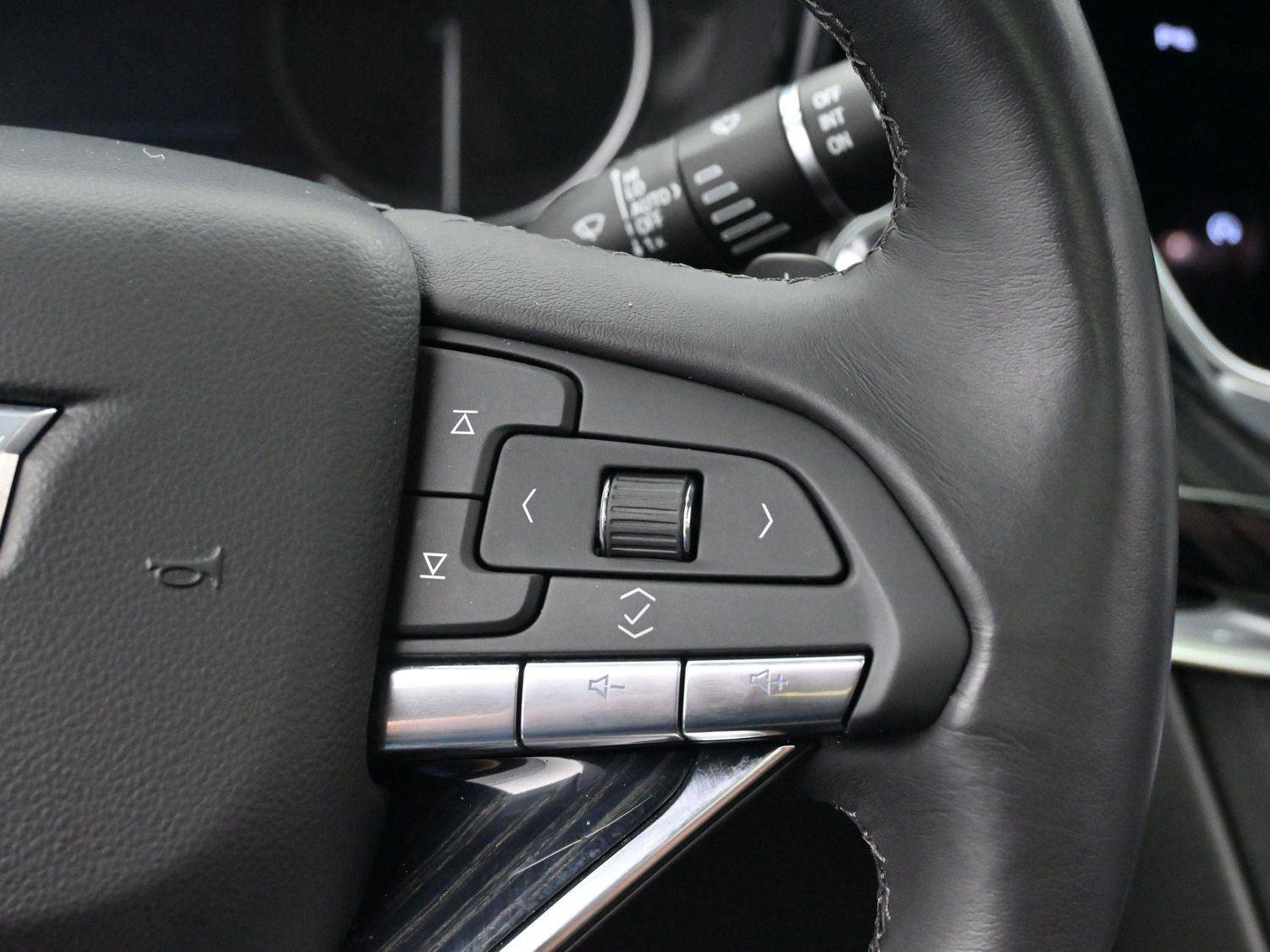 Used 2024 Cadillac XT6 Premium Luxury w/ LPO, Floor Liner Package AWD/4WD image 20