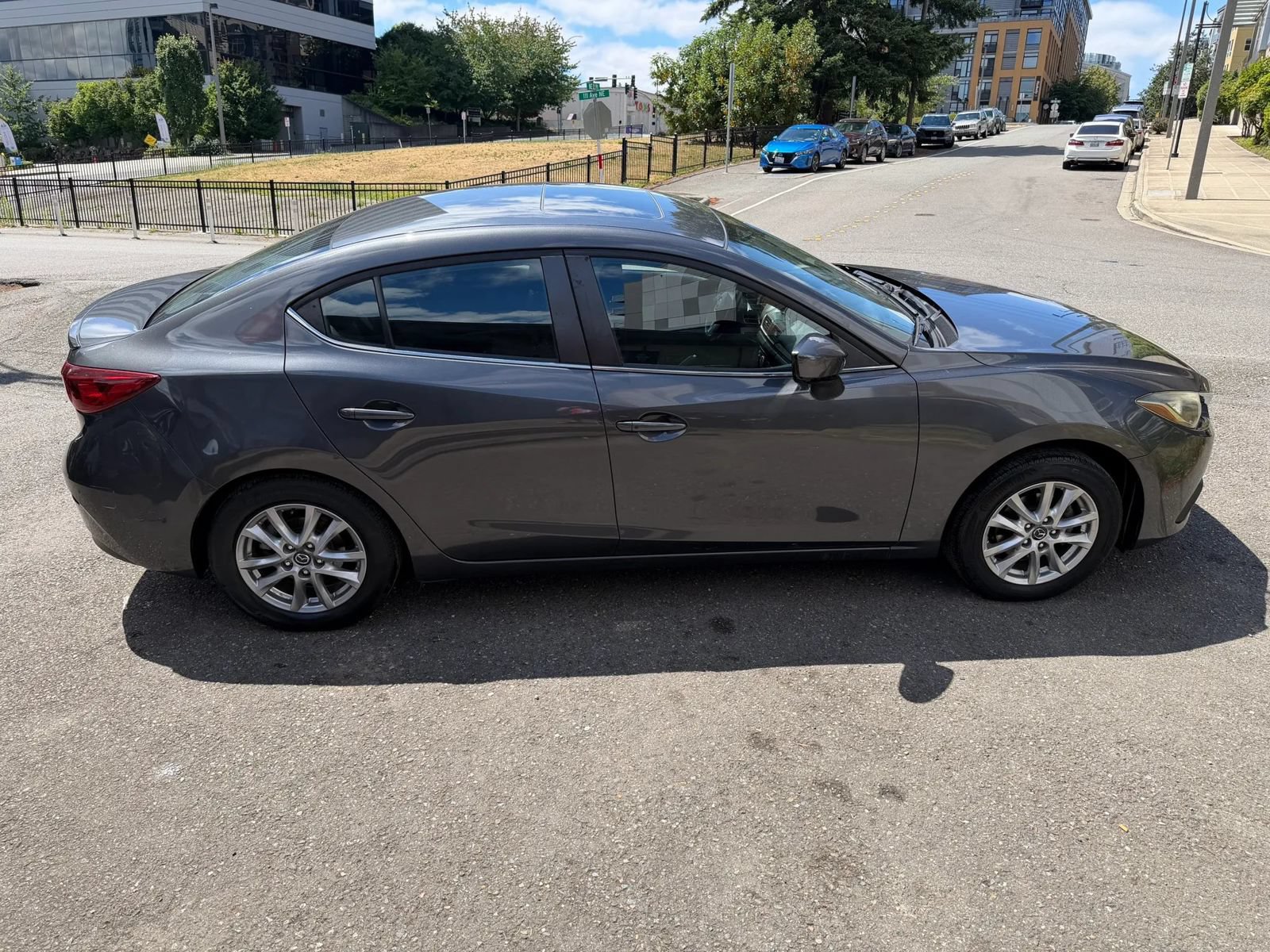 Used 2014 MAZDA MAZDA3 i Touring w/ Moonroof Package 1 FWD image 5