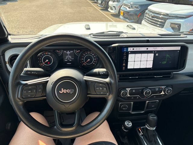 Used 2024 Jeep Gladiator Sport AWD/4WD image 10