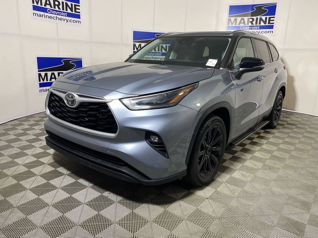 Used 2021 Toyota Highlander XLE FWD image 11