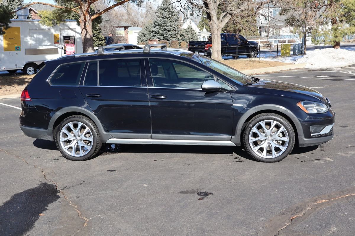 Used 2017 Volkswagen Golf Alltrack SEL image 3