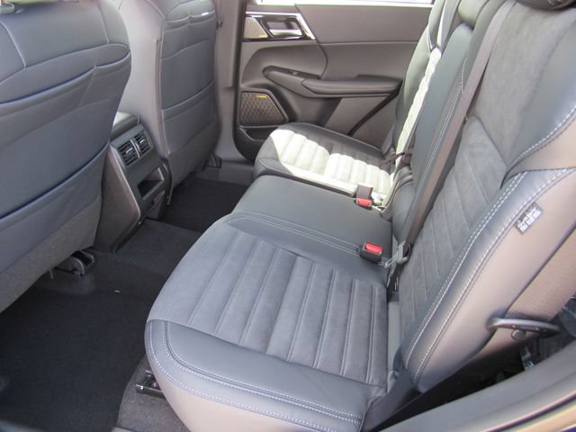 New 2026 Mitsubishi Outlander SE FWD image 16