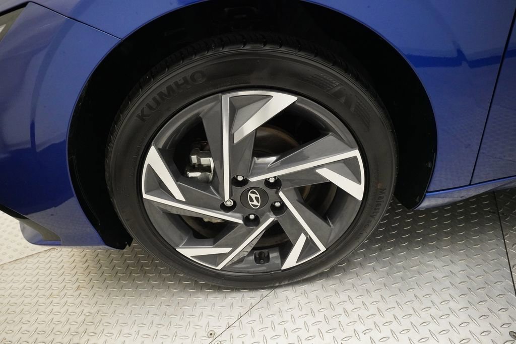 Used 2025 Hyundai Elantra Limited image 26