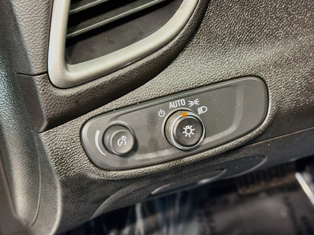Used 2019 Chevrolet Trax LT w/ LT Convenience Package FWD image 10