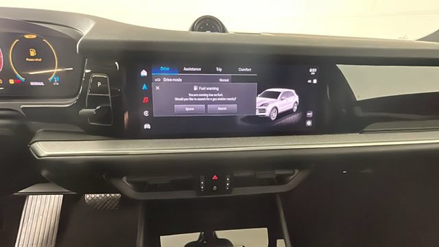 Used 2024 Porsche Cayenne AWD/4WD image 23