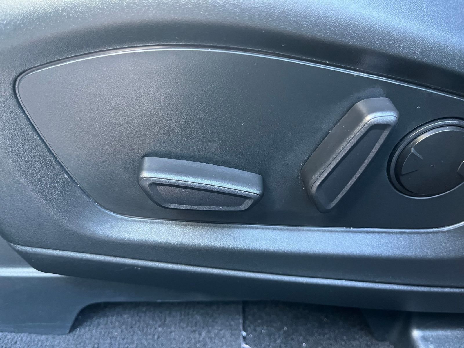 Used 2024 Ford Explorer Limited image 23