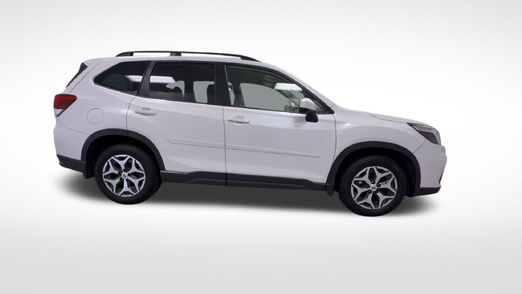 Used 2020 Subaru Forester Premium AWD/4WD image 9
