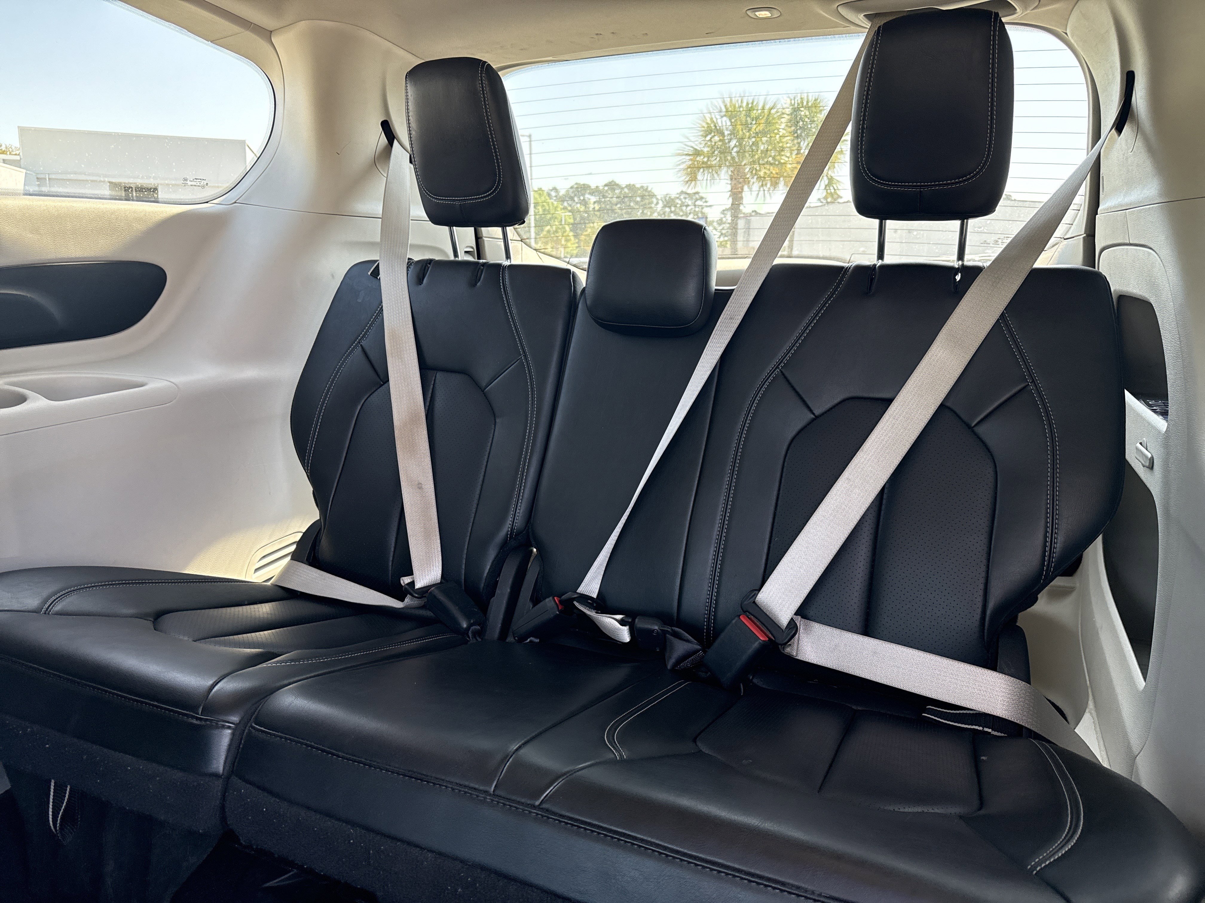 Used 2023 Chrysler Pacifica Touring-L FWD image 29
