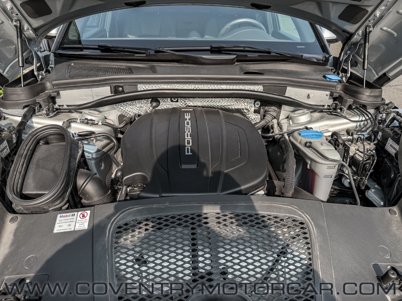 Used 2018 Porsche Macan Sport Edition AWD/4WD image 17