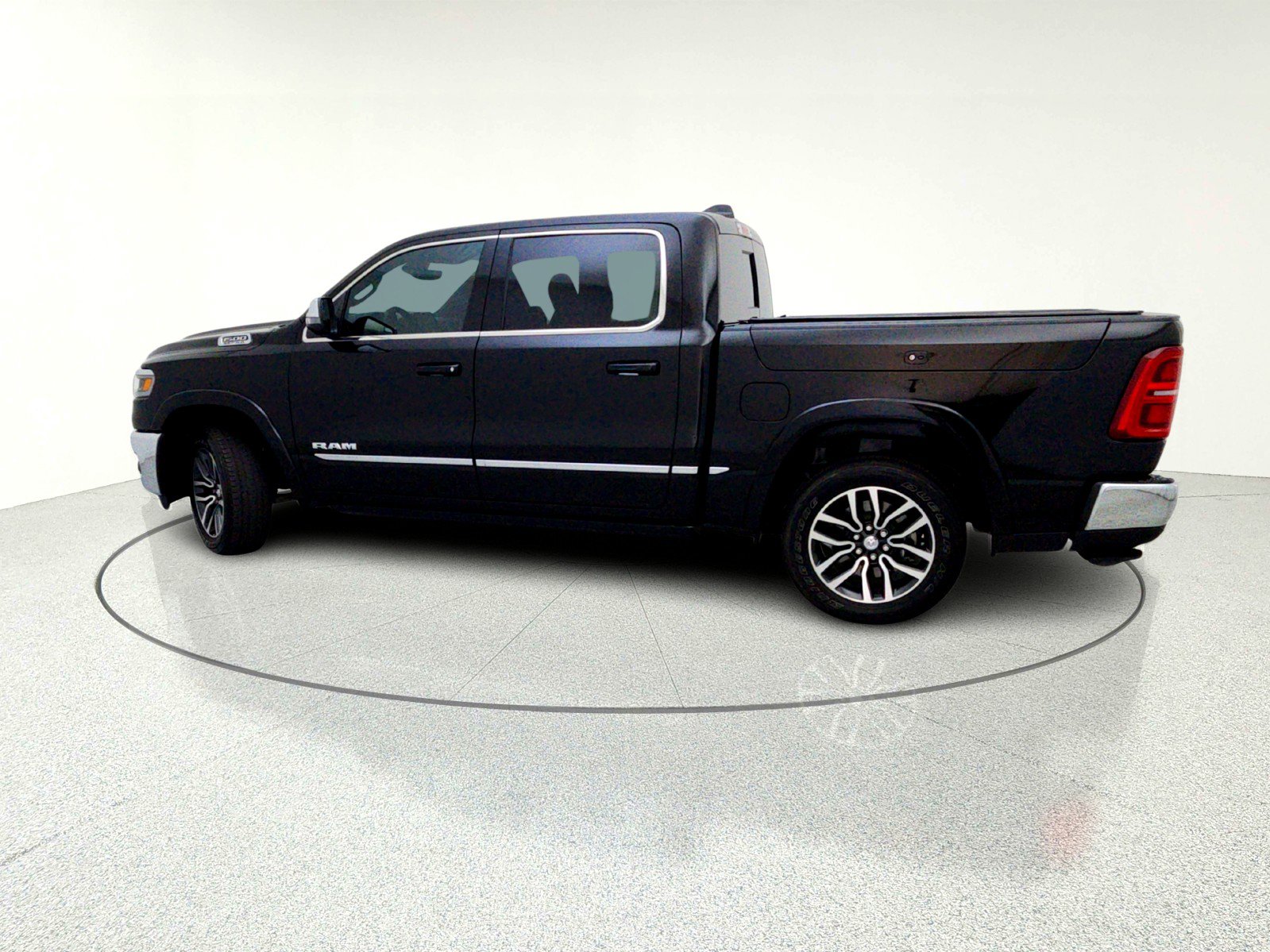 Used 2025 RAM 1500 Limited w/ Bed Utility Group image 4