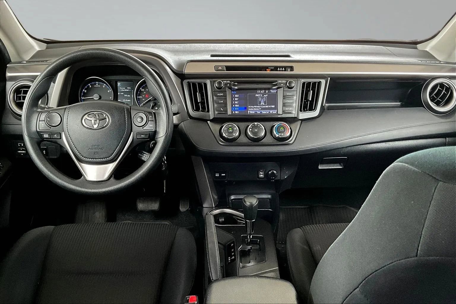 Used 2017 Toyota RAV4 LE FWD image 7