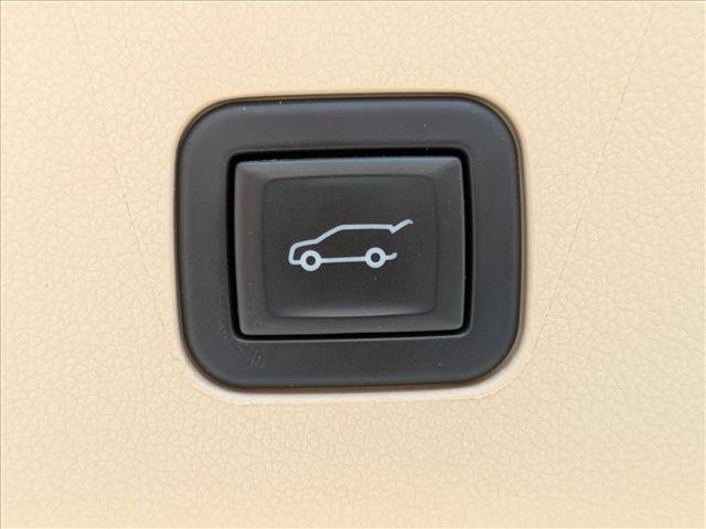 Used 2023 Cadillac Escalade Premium Luxury w/ Performance Package image 24