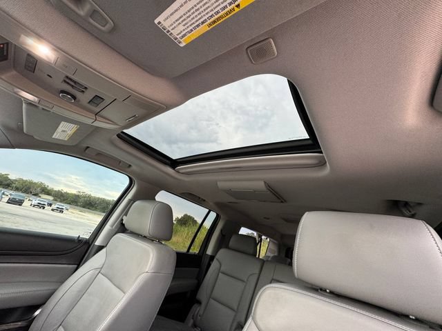 Used 2017 Chevrolet Suburban LT w/ Luxury Package RWD image 27