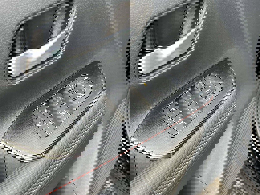 New 2026 Nissan Kicks SR w/ Cold Weather Package image 25