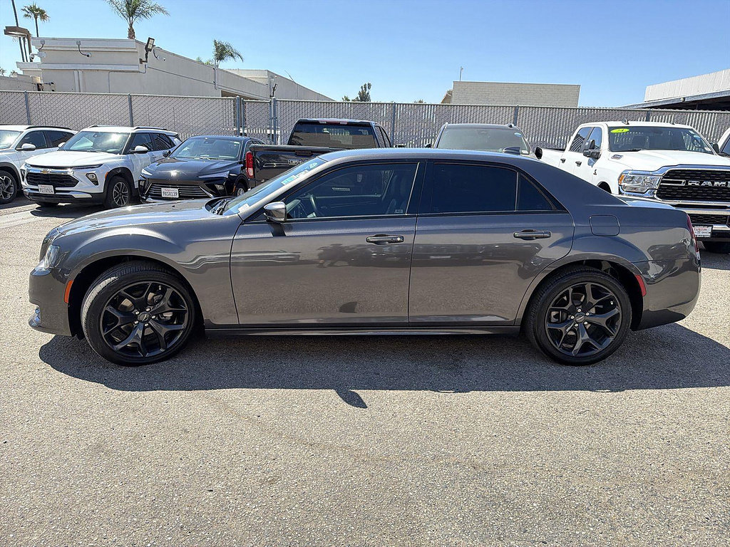 Used 2022 Chrysler 300 Touring L w/ Safetytec Plus Group RWD image 8