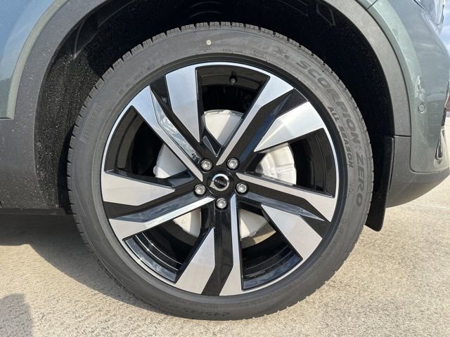 New 2026 Volvo XC40 B5 Plus w/ Climate Package image 9