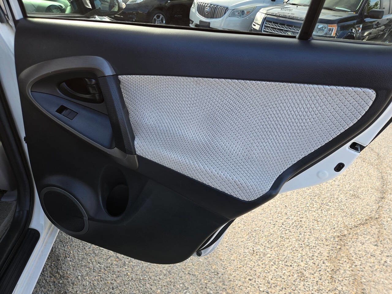 Used 2012 Toyota RAV4 EV image 26