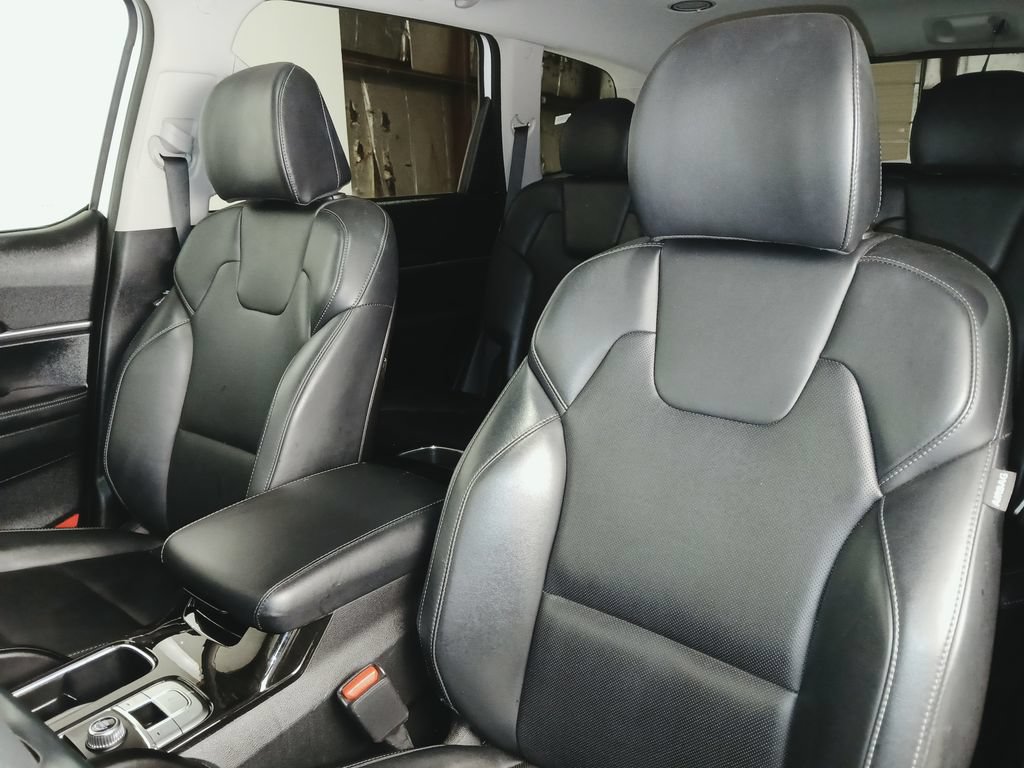 Used 2025 Kia Telluride S FWD image 11