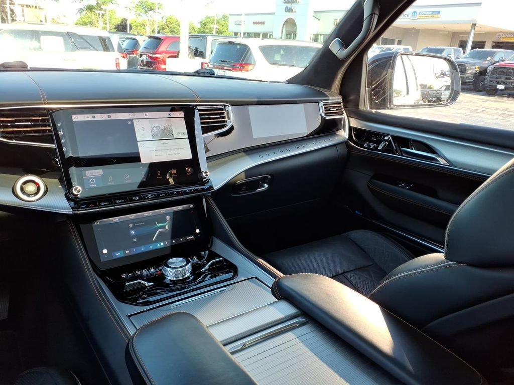 Certified 2023 Jeep Grand Wagoneer Series III AWD/4WD image 15