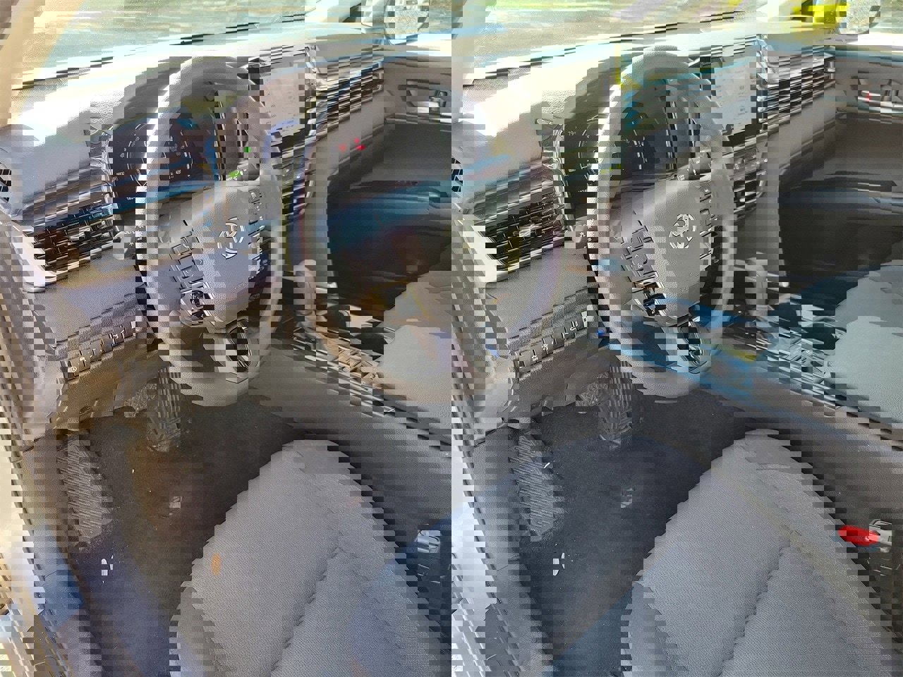 Used 2025 Toyota Camry LE image 16